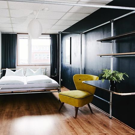 מונסטר Sleep Station Hostel מראה חיצוני תמונה