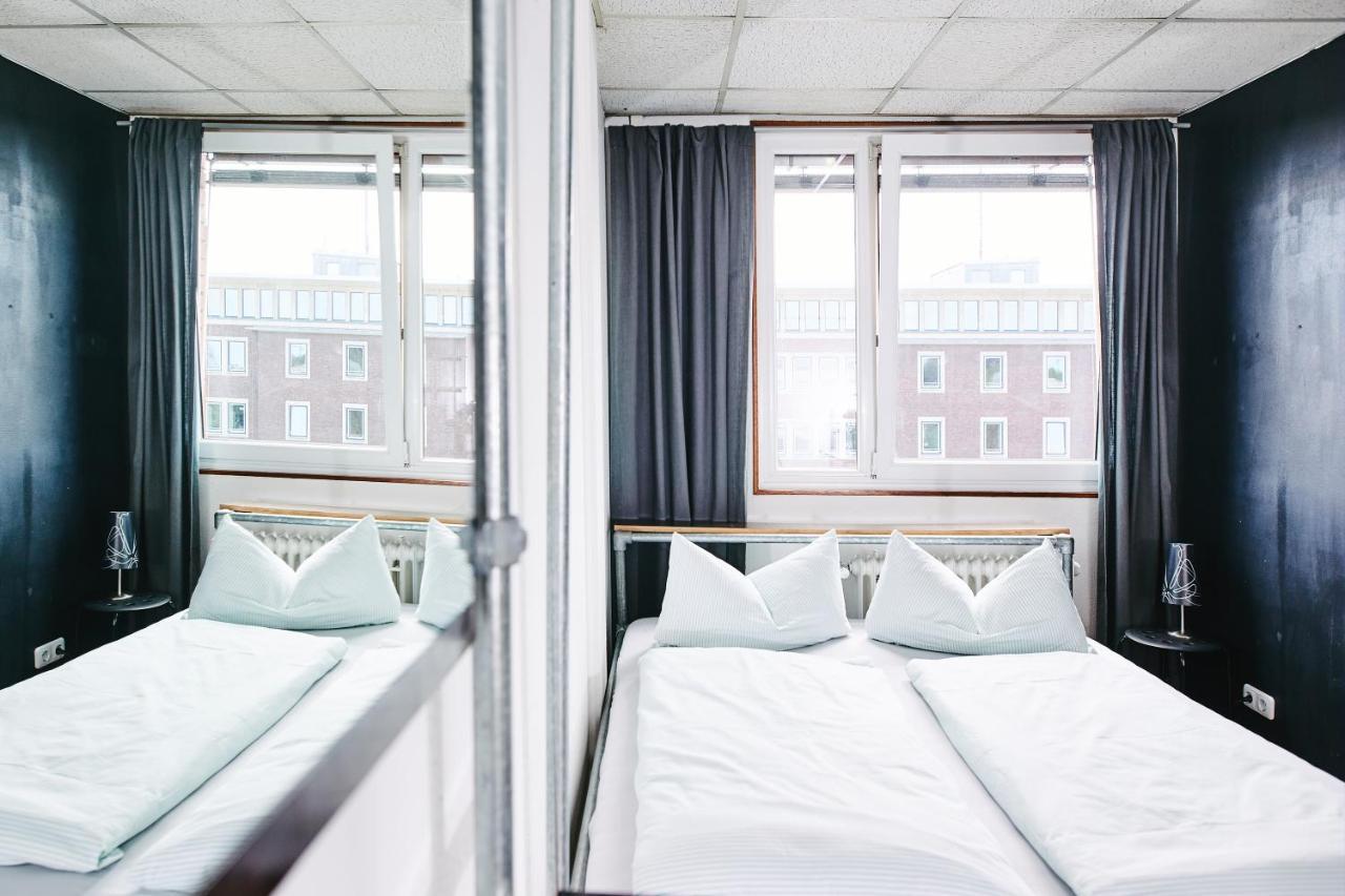 מונסטר Sleep Station Hostel מראה חיצוני תמונה