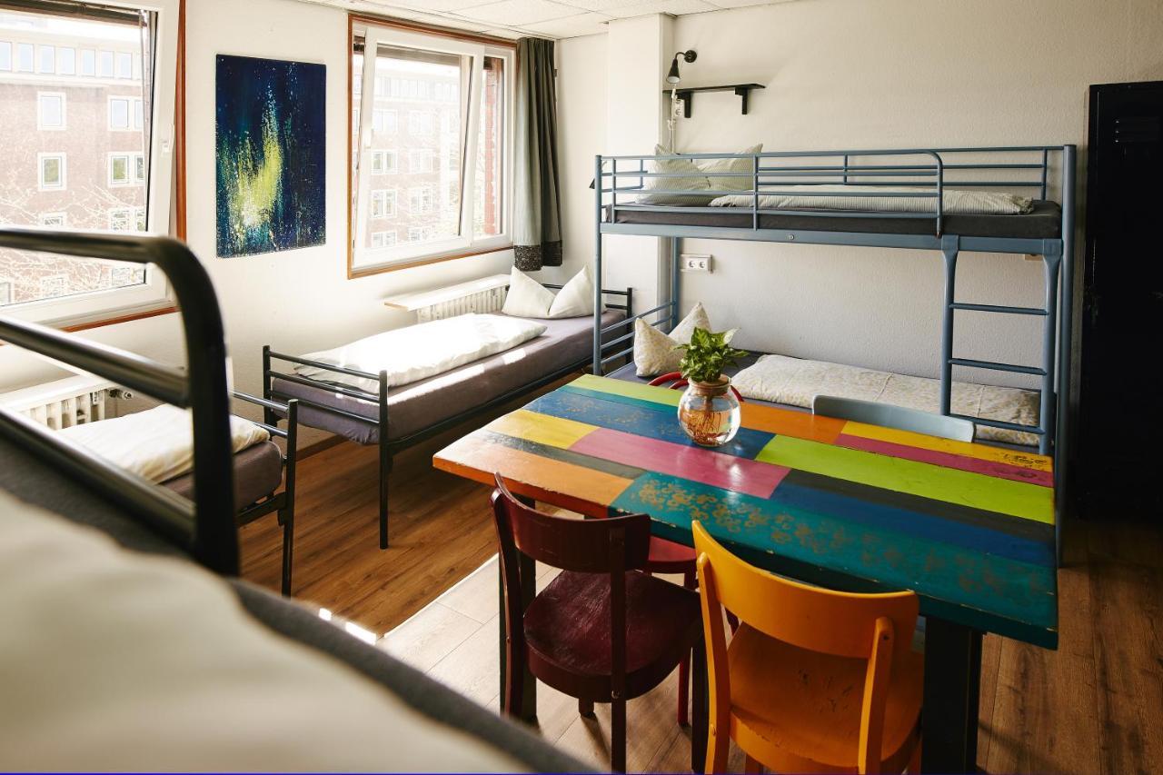 מונסטר Sleep Station Hostel מראה חיצוני תמונה
