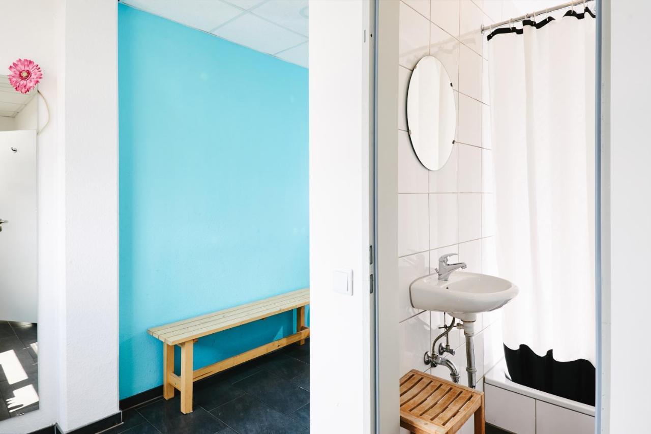 מונסטר Sleep Station Hostel מראה חיצוני תמונה