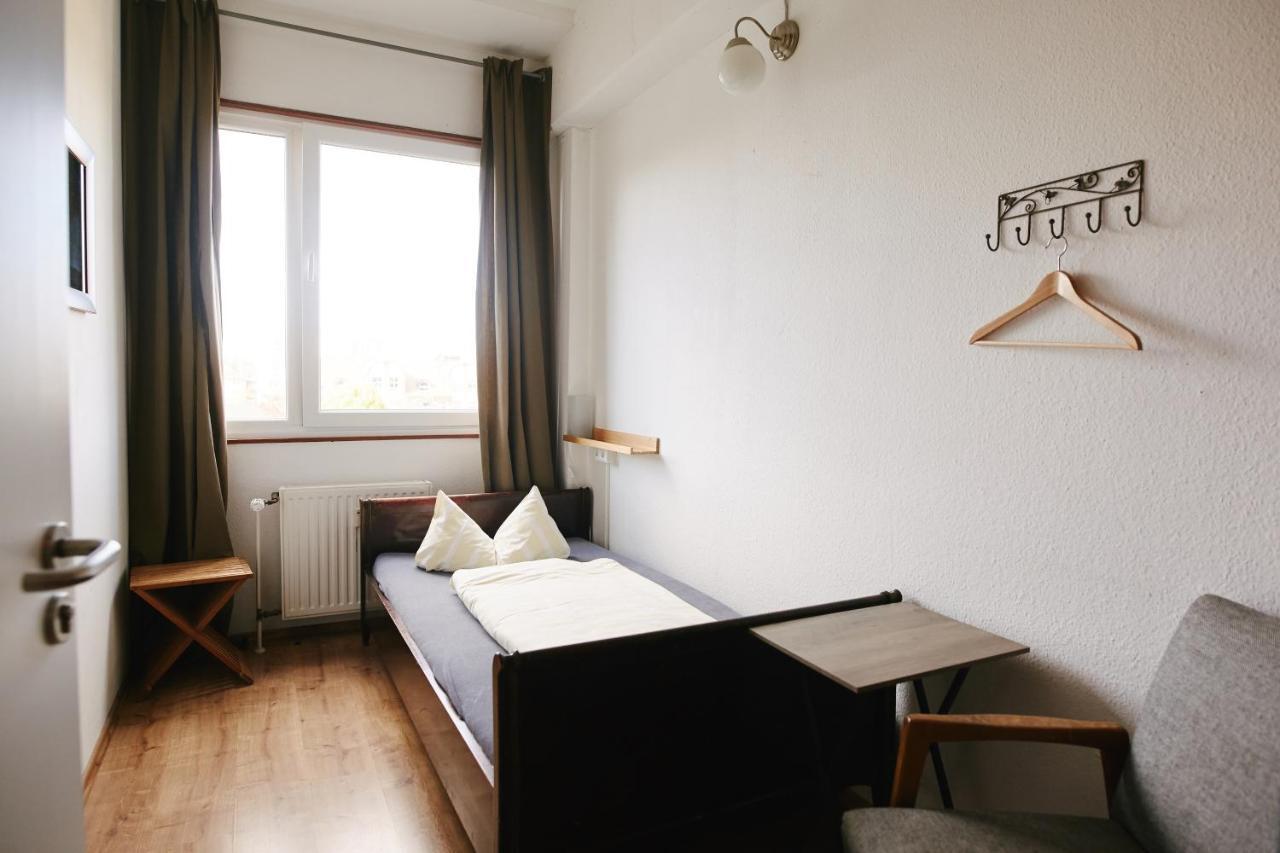 מונסטר Sleep Station Hostel חדר תמונה