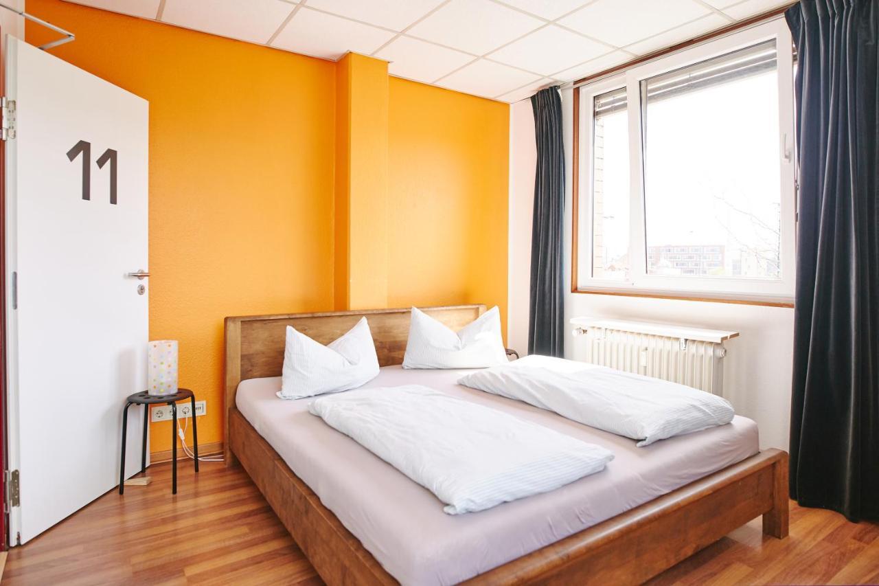 מונסטר Sleep Station Hostel מראה חיצוני תמונה