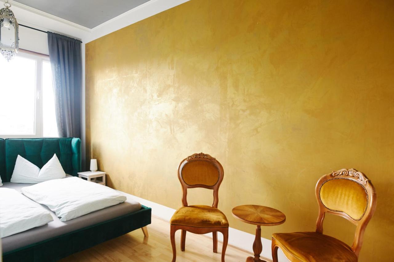 מונסטר Sleep Station Hostel מראה חיצוני תמונה