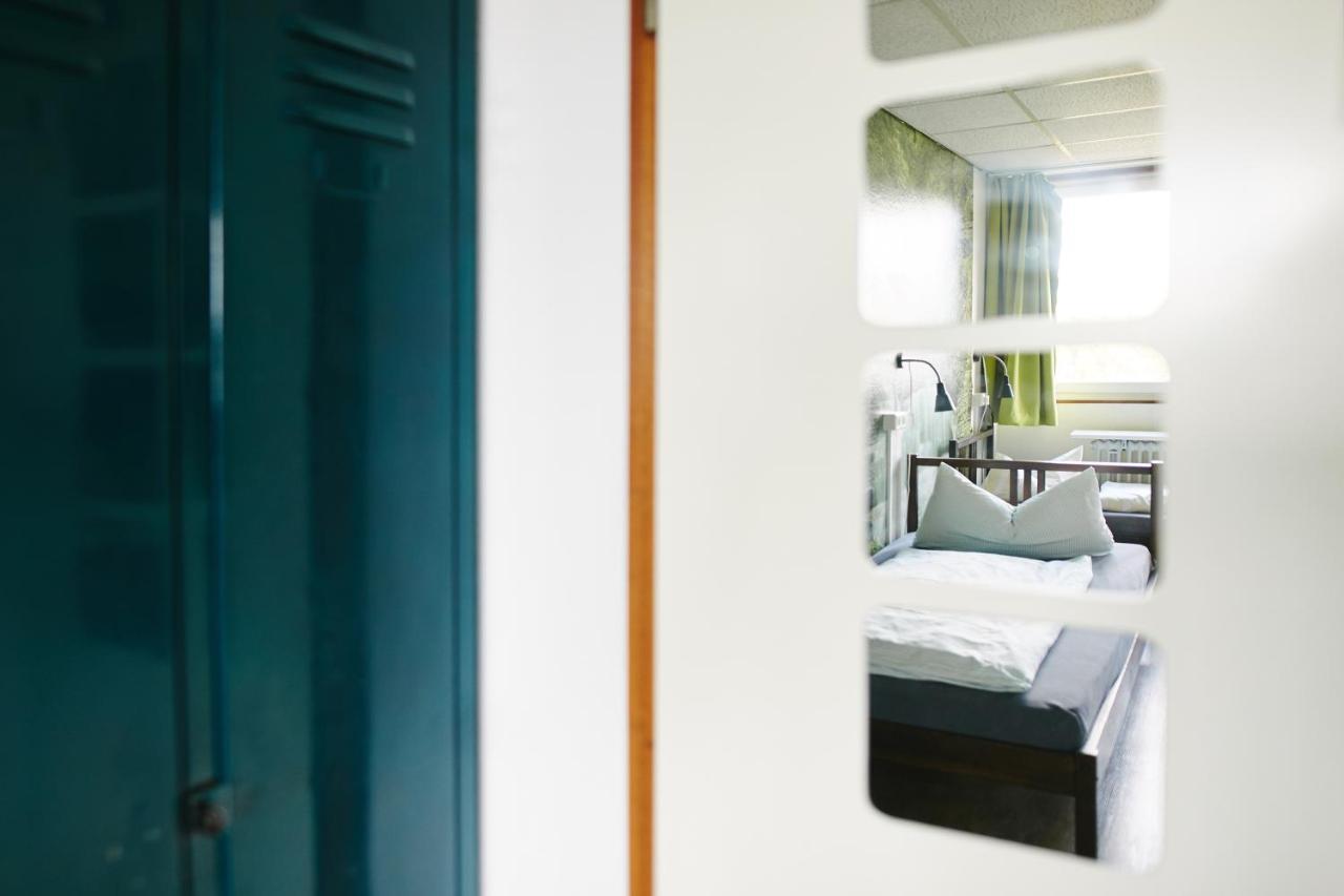 מונסטר Sleep Station Hostel מראה חיצוני תמונה