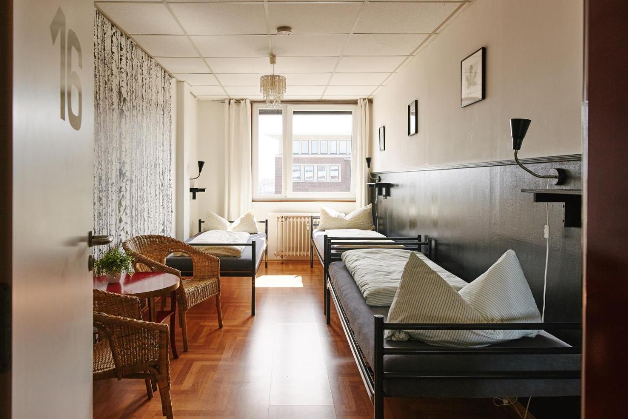 מונסטר Sleep Station Hostel מראה חיצוני תמונה