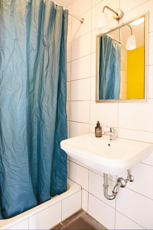 מונסטר Sleep Station Hostel מראה חיצוני תמונה