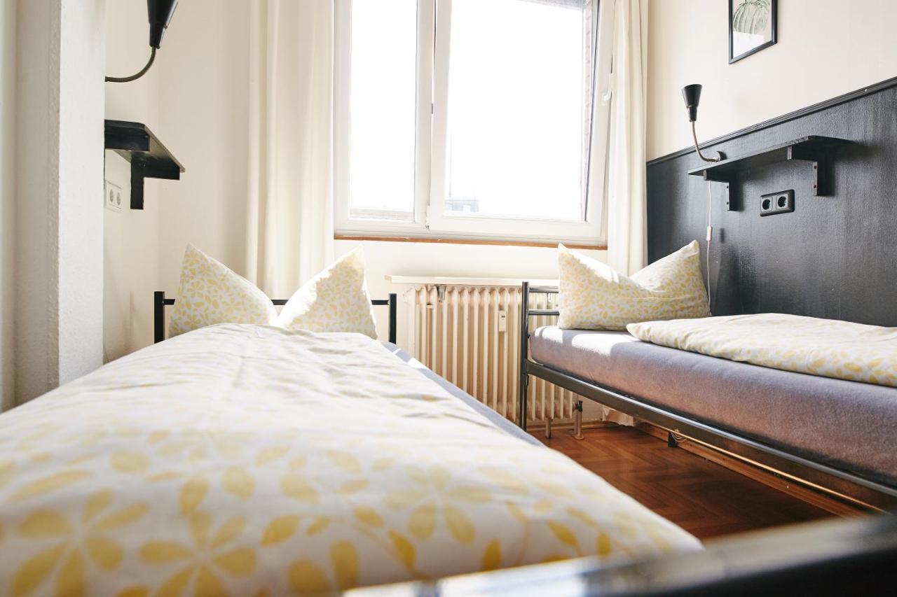 מונסטר Sleep Station Hostel מראה חיצוני תמונה