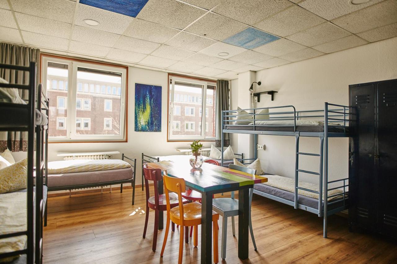 מונסטר Sleep Station Hostel מראה חיצוני תמונה