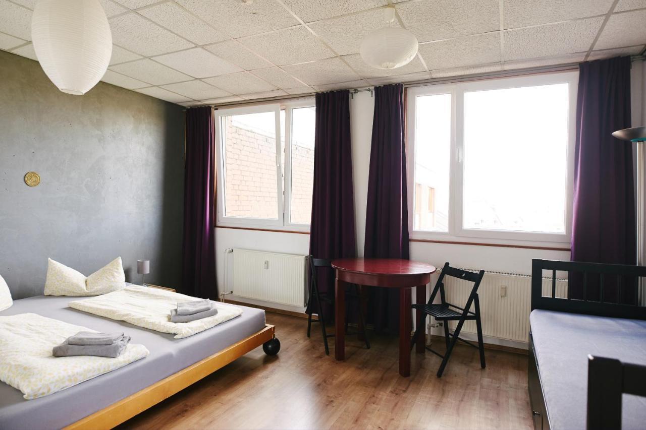 מונסטר Sleep Station Hostel מראה חיצוני תמונה