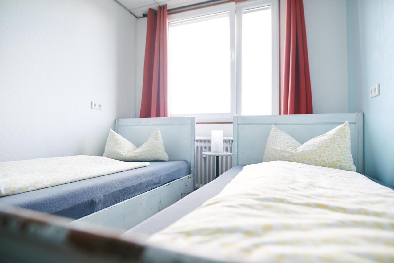 מונסטר Sleep Station Hostel מראה חיצוני תמונה