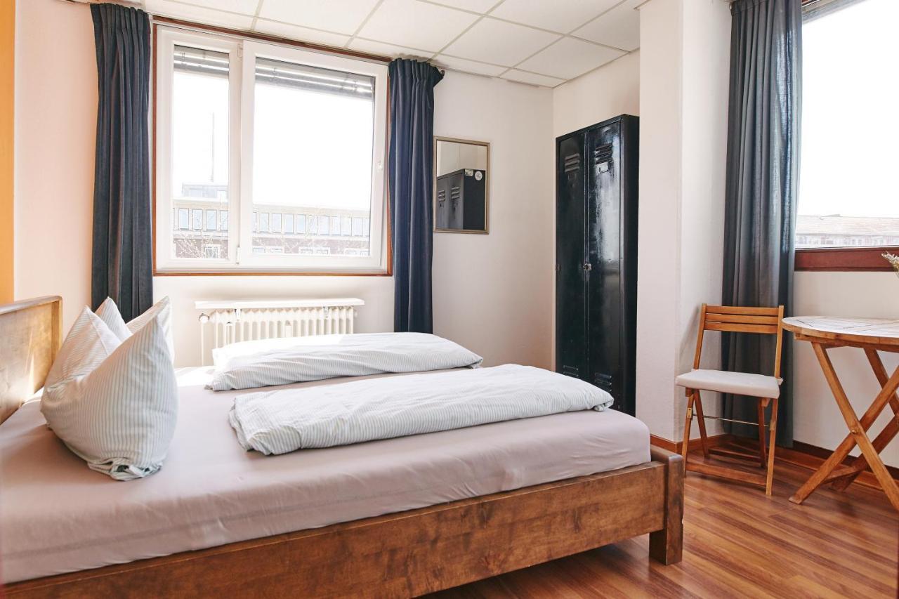 מונסטר Sleep Station Hostel מראה חיצוני תמונה