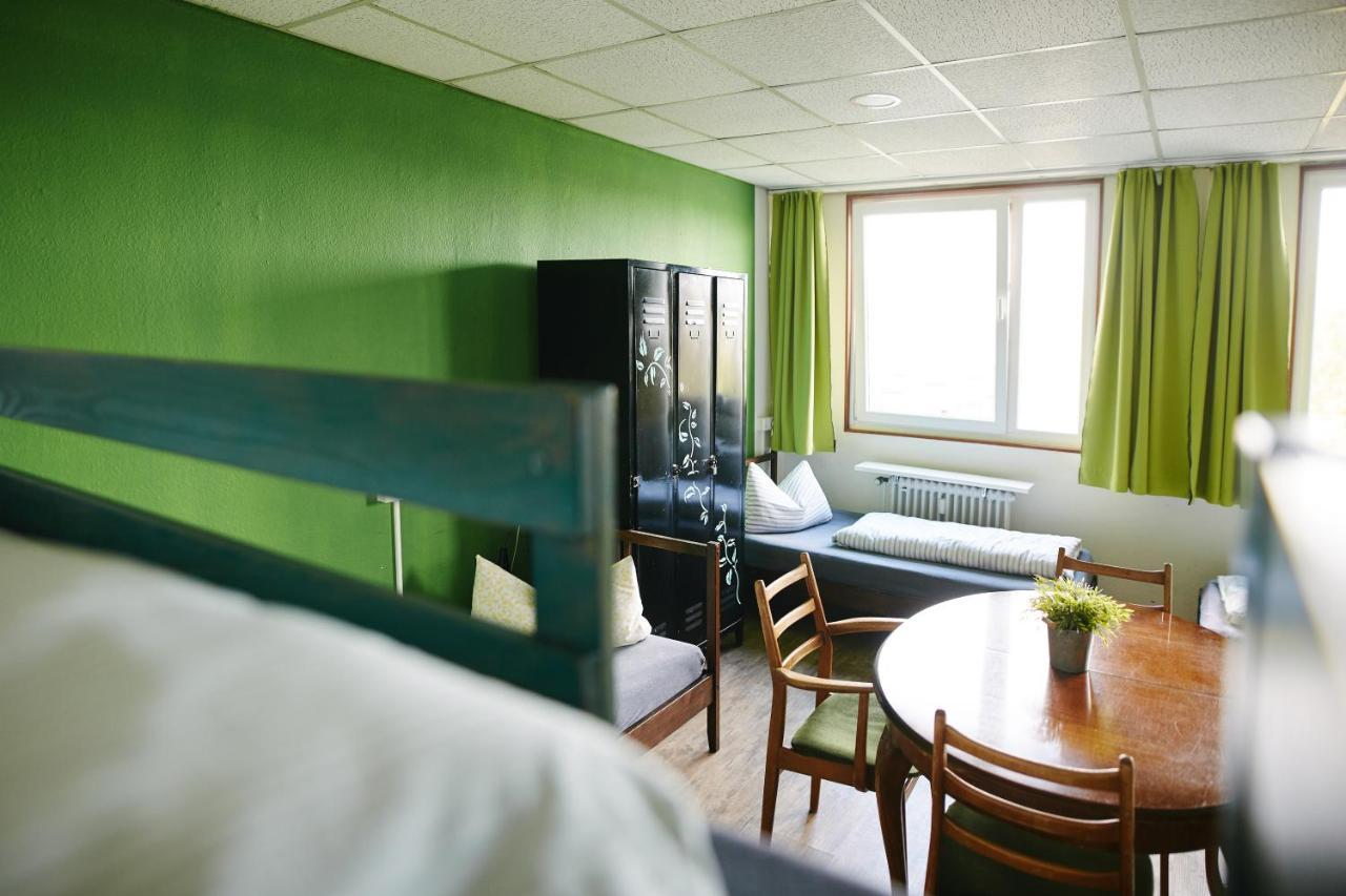 מונסטר Sleep Station Hostel מראה חיצוני תמונה